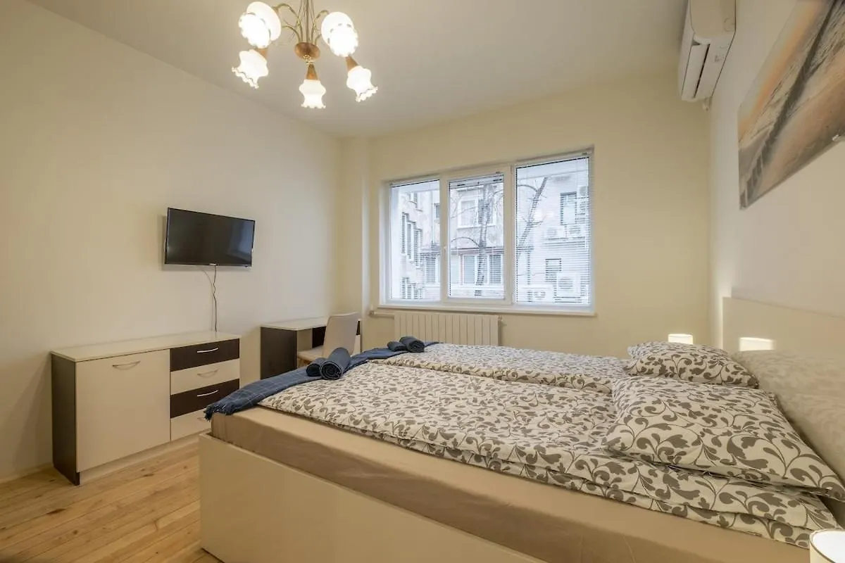 Stylish Top Center Flat 100M To Vitosha Blvd Sofia 0*,